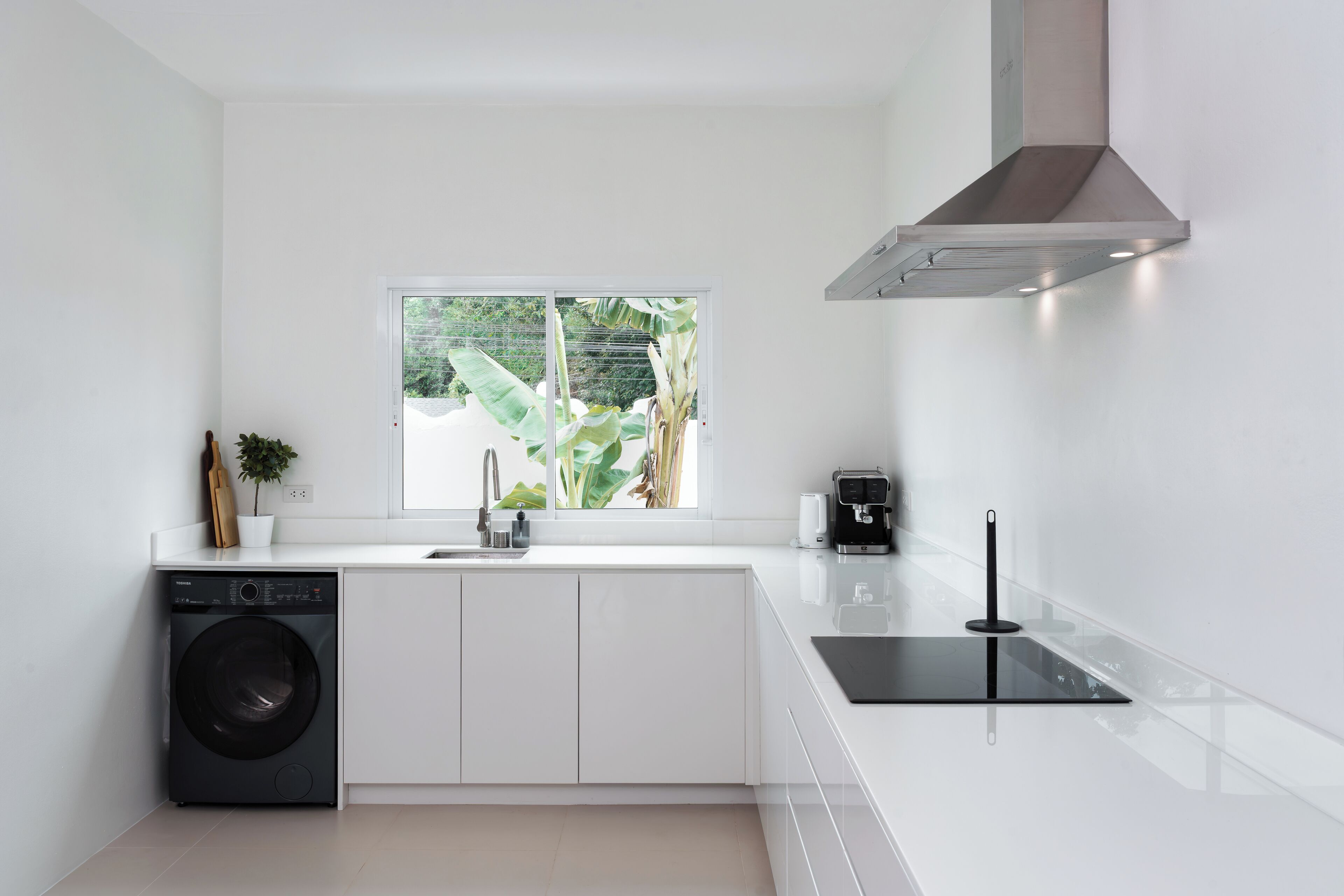 Standard Villa, 4 Bedrooms, Non Smoking, Kitchen | Private kitchen | Coffee/tea maker, full-size fridge, microwave, oven