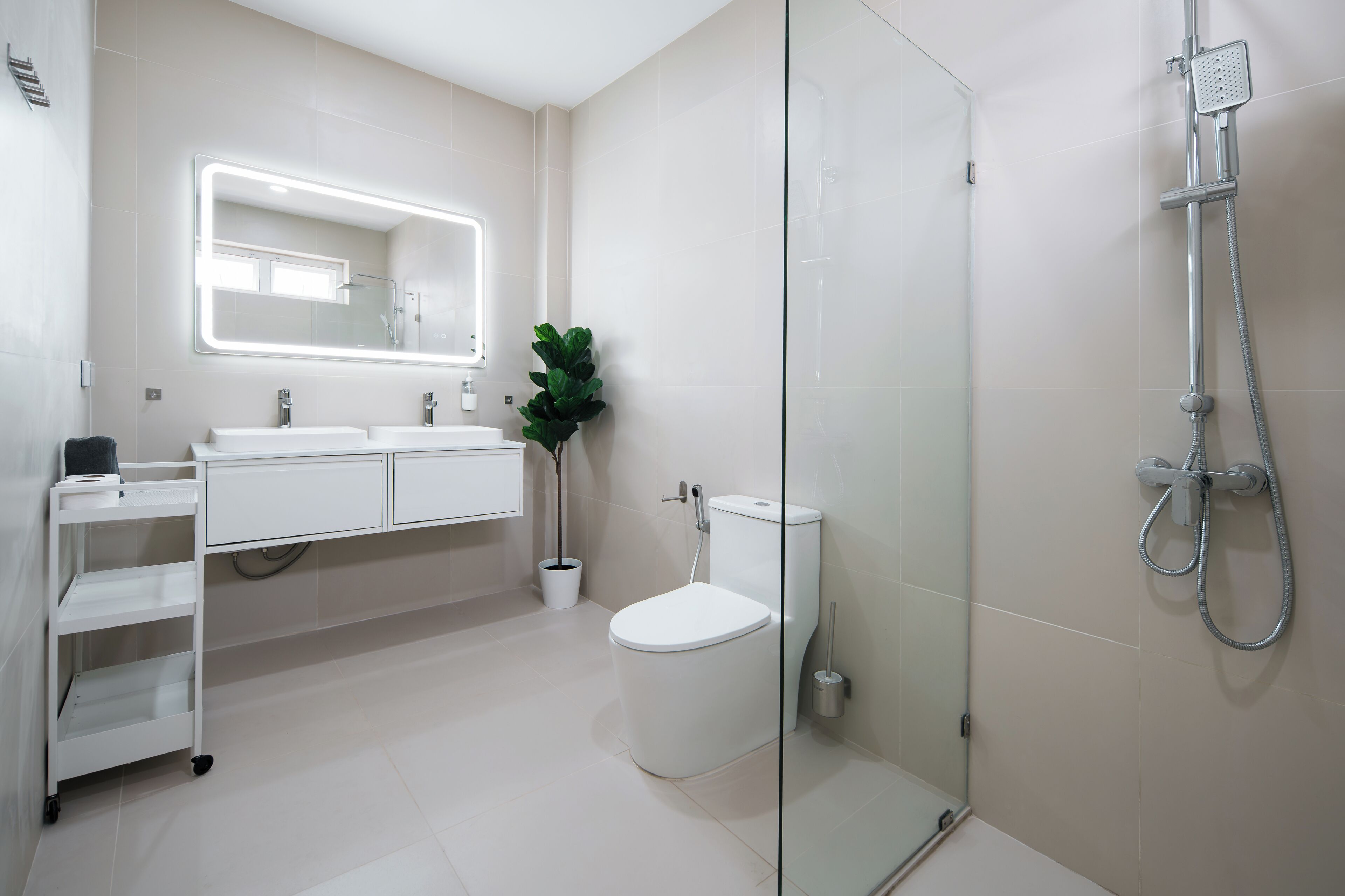 Standard Villa, 4 Bedrooms, Non Smoking, Kitchen | Bathroom | Shower, hydromassage showerhead, hair dryer, towels