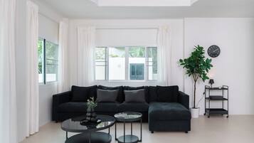Standard Villa, 4 Bedrooms, Non Smoking, Kitchen | Living area | 40-inch Smart TV with satellite channels, TV, Netflix