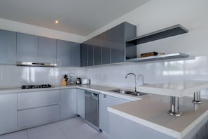 高级别墅, 3 间卧室, 无烟房, 厨房 | 私人厨房 | 大冰箱、微波炉、烤箱、炉灶