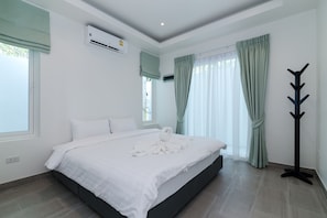 Grand Villa, 5 Bedrooms, Non Smoking, Kitchen | 5 bedrooms, individually decorated, blackout curtains - Orchid Paradise Homes OPV301 (Hua Hin)