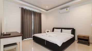 3 habitaciones, cortinas blackout y tabla de planchar con plancha