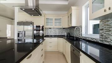 Vila Superior, 3 kamar tidur, Bebas Asap Rokok, dapur | Dapur pribadi | Lemari es besar, microwave, oven, dan kompor