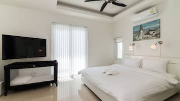 Superior Villa, 3 Bedrooms, Non Smoking, Kitchen | 3 bedrooms, blackout curtains, iron/ironing board, travel cot