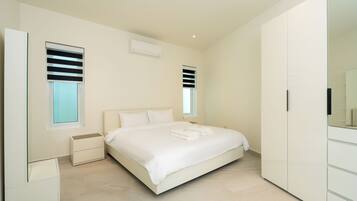 Superior Villa, 5 Bedrooms, Non Smoking, Kitchen | 3 bedrooms, blackout drapes, iron/ironing board