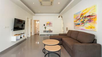 Biệt thự Superior, 5 phòng ngủ, không hút thuốc, bếp | Khu phòng khách | Smart TV 40-inch có truyền hình vệ tinh, TV, Netflix