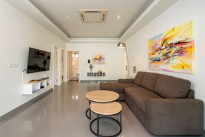 Superior Villa, 5 Bedrooms, Non Smoking, Kitchen | Living area | 40-inch Smart TV with satellite channels, TV, Netflix - Orchid Paradise Homes OPV218 (Hua Hin)