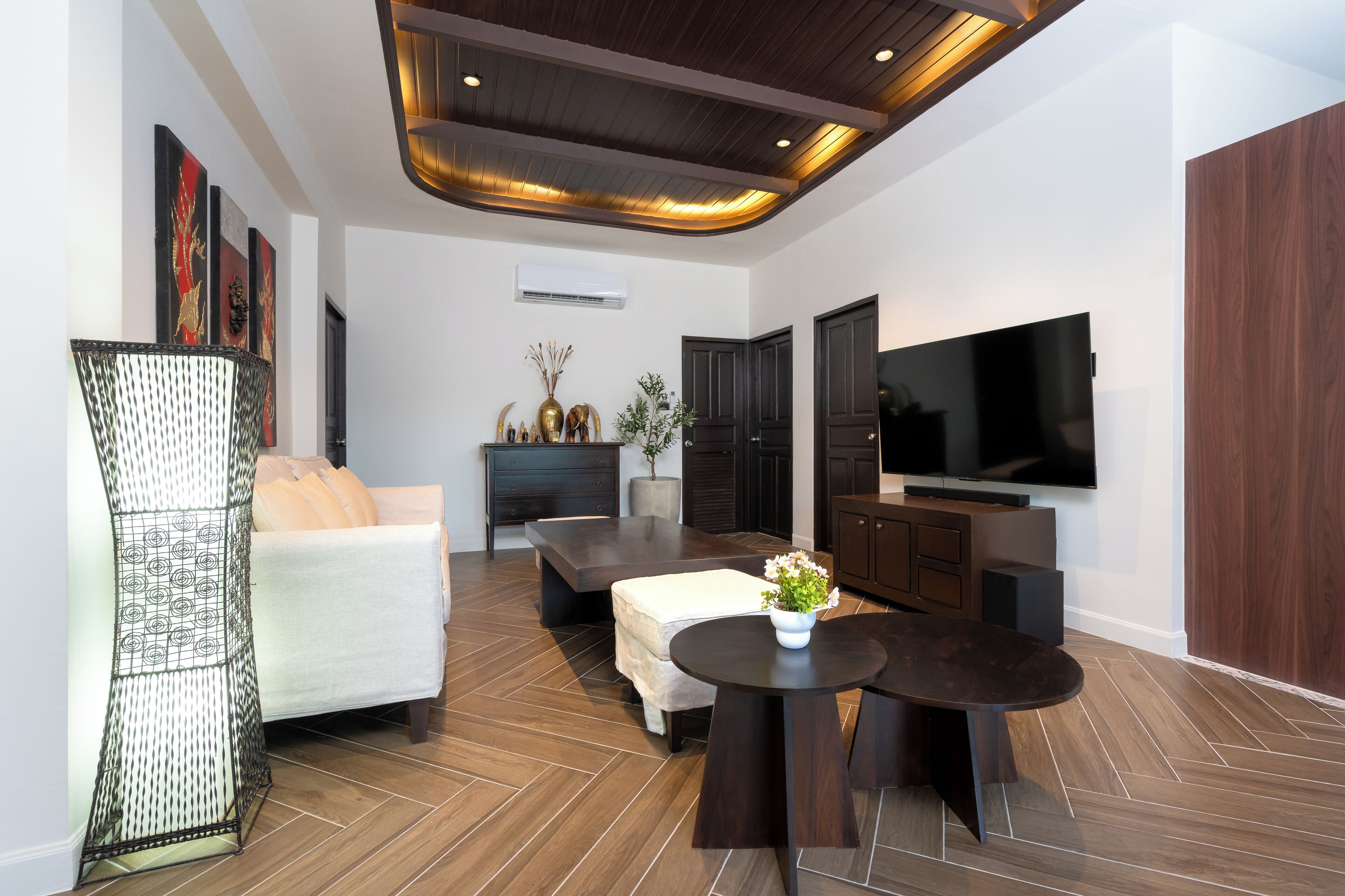 Standard Villa, 3 Bedrooms, Non Smoking, Kitchen | Living area | 40-inch Smart TV with satellite channels, TV, Netflix