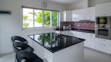 Superior Villa, 4 Bedrooms, Non Smoking, Kitchen | Private kitchen | Full-sized fridge, microwave, oven, stovetop