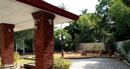 The Crown Hotel Dambulla