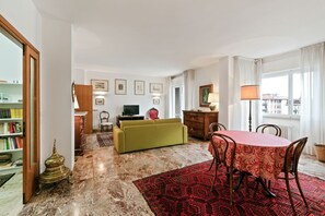 Unclassified image, 3 of 24, button