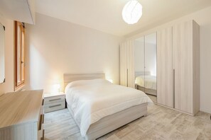 3 bedrooms, WiFi - GuestHost - Magic of Venice! Holy Cross Apartment x5! (Venezia)