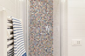 Bruser, hårtørrer, bidet