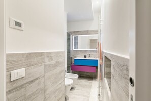 Een douche, een haardroger, een bidet