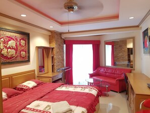 WiFi, bed sheets - 5th Floor Condo Jomtien Beach (Pattaya)
