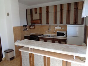 Apartment, 2 Schlafzimmer (N2) | Eigene Küche | Kühlschrank, Mikrowelle, Herdplatte, Kochgeschirr/Geschirr/Besteck