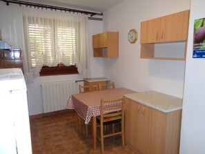 Apartamento, 1 quarto (N1) | Opções para refeição no quarto