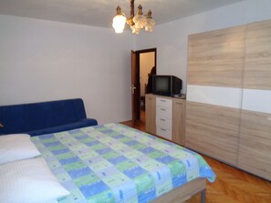 Apartment, 2 Schlafzimmer (N2) | Schreibtisch, kostenloses WLAN, Bettwäsche