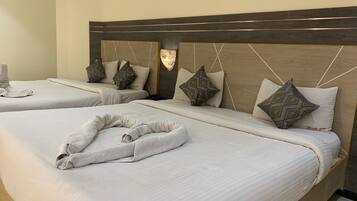 Phòng 4 dành cho gia đình | 1 phòng ngủ, bộ đồ giường cao cấp, bàn, phòng cách âm