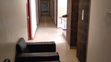 Khu tiếp khách ở sảnh