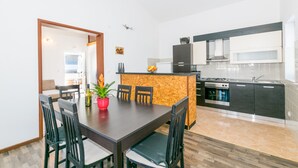 Leilighet, 2 soverom | Spiseområde på rommet