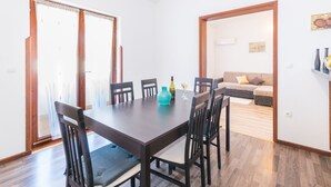 Leilighet, 2 soverom | Spiseområde på rommet