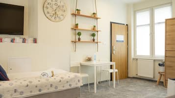 Family Room | 1 bedroom, hypo-allergenic bedding, memory foam beds, laptop workspace