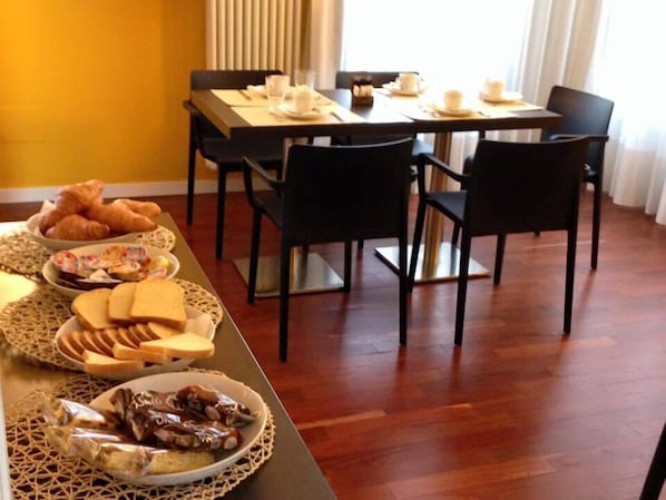 Desayuno continental incluido todos los días