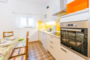 Apartment, 3 Bedrooms | Private kitchen