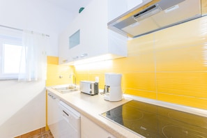 Apartment, 3 Bedrooms | Private kitchen