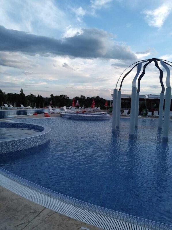 Innenpool, Außenpool