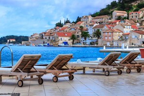Superior Apartment (D8) | Terrace/patio - Villa Sunset Water (Vis)