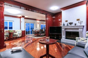 Superior Apartment (D8) | Living area | Flat-screen TV