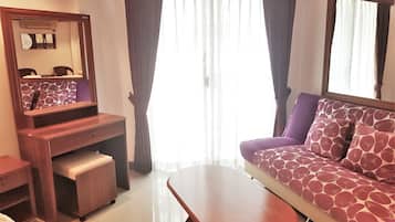 Studio | Living room | 30-inch TV with digital channels, ping pong