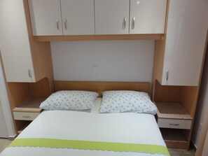 Studio | Free WiFi, bed sheets