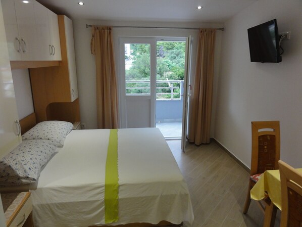 Studio | Free WiFi, bed sheets