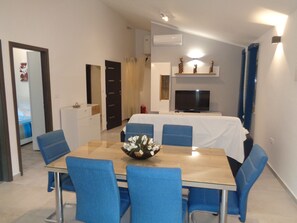 Appartement, 2 chambres | Restauration dans la chambre