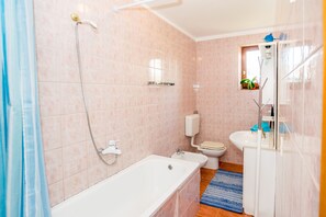 อพาร์ทเมนท์, 1 ห้องนอน | ห้องน้ำ | ไดร์เป่าผม, ผ้าเช็ดตัว, สบู่, กระดาษชำระ