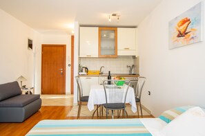 Studio (Apartment) | Wohnbereich | Flachbildfernseher