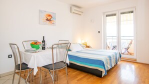 Studio (Apartment) | Living area - Apartment Irena (Pula)