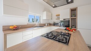 Villa, 3 Schlafzimmer | Eigene Küche | Wasserkocher mit Kaffee-/Teezubehör, großer Kühlschrank, Mikrowelle