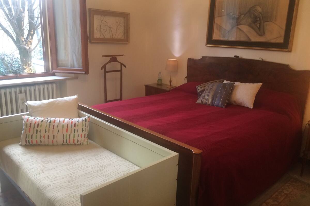Quarto casal luxo, banheiro compartilhado (2 adults + 1 child) | Escrivaninha, quartos à prova de som, Wi-Fi de cortesia, roupa de cama