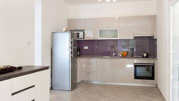 Ferienhaus | Eigene Küche | Kühlschrank, Mikrowelle, Herdplatte, Wasserkocher mit Kaffee-/Teezubehör