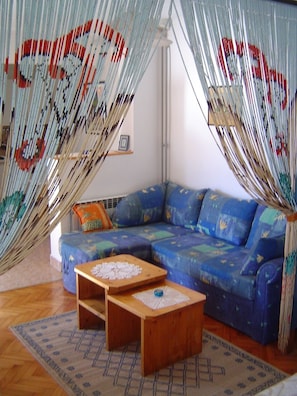 Studio | Olohuone | Taulutelevisio