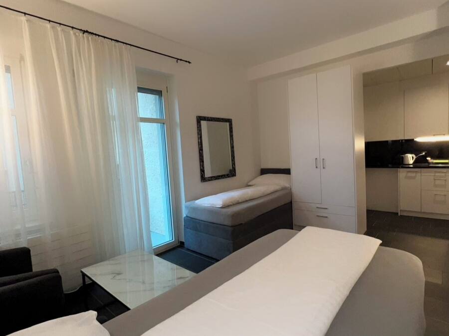 Superior Apartment | Desk, soundproofing, iron/ironing board, free WiFi