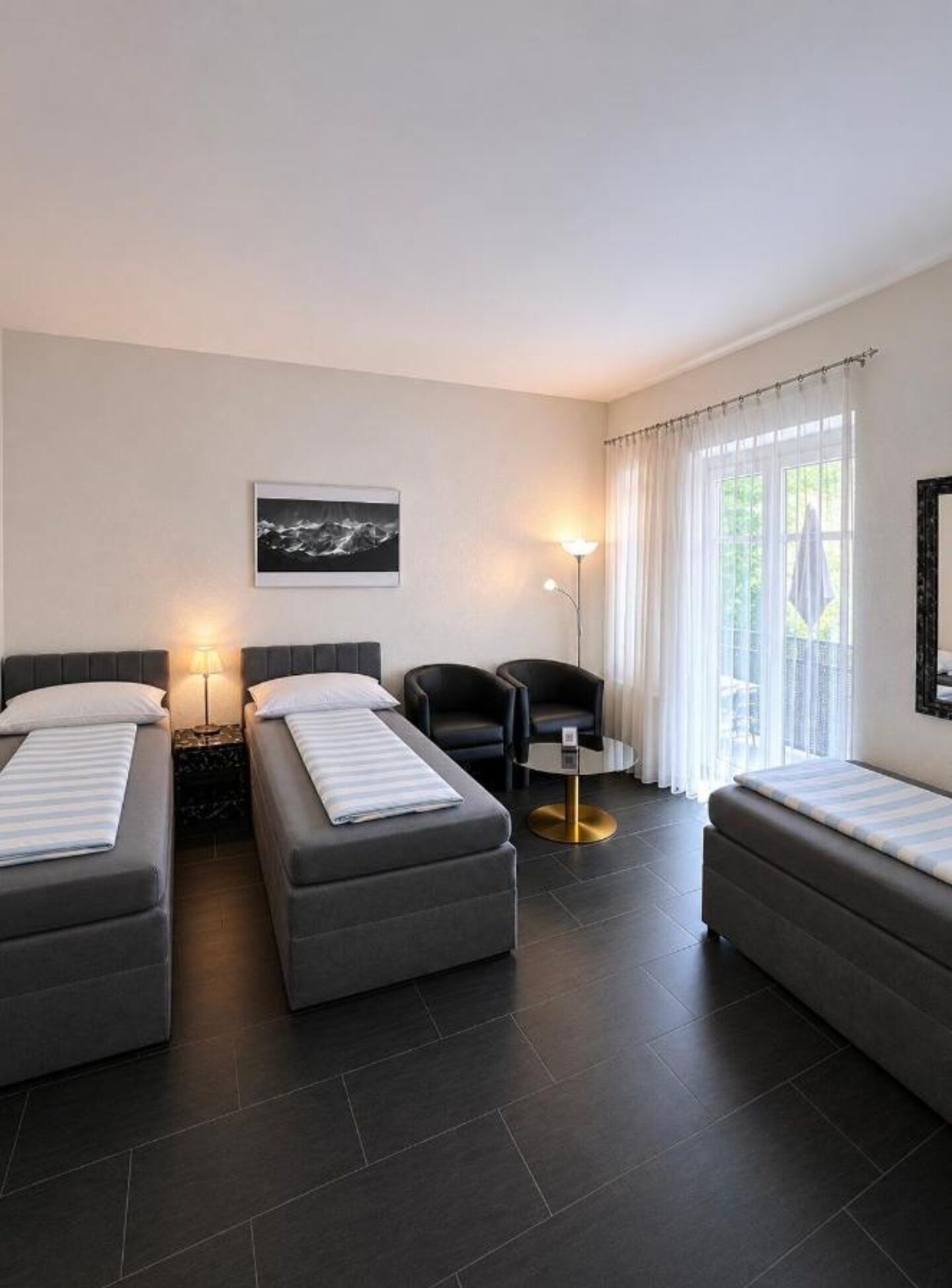 Superior Apartment | Desk, soundproofing, iron/ironing board, free WiFi