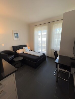 Desk, iron/ironing board, free WiFi, bed sheets - Seefeld Residenz GmbH (Zürich)