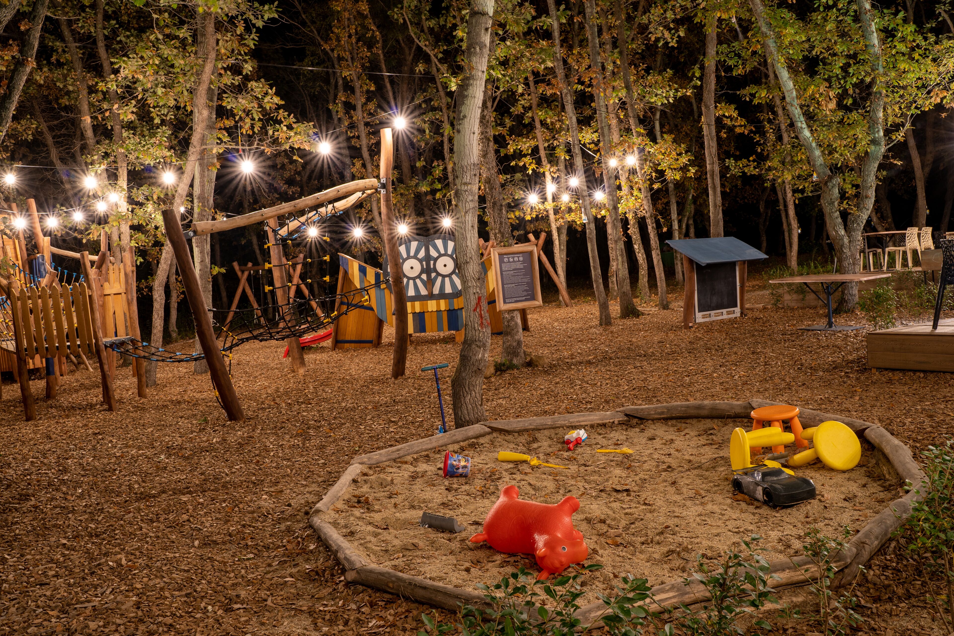 室外兒童遊樂區