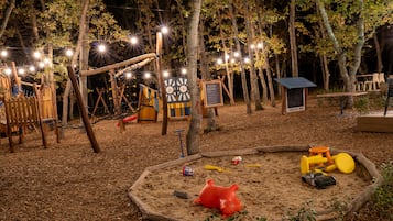 Children’s play area – outdoor
