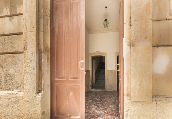 EntrĂ©e de lâhĂ©bergement